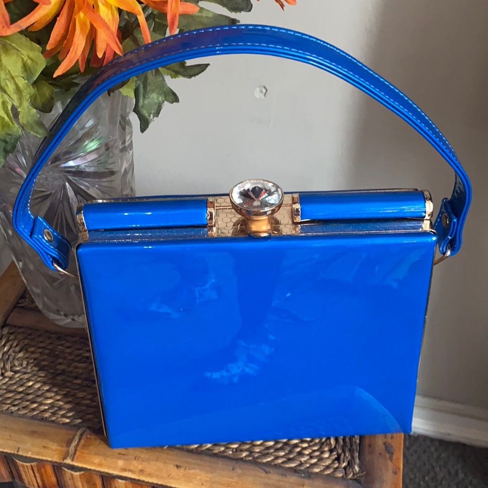 Ladies blue pocketbook this bag is very exquisite . For evening